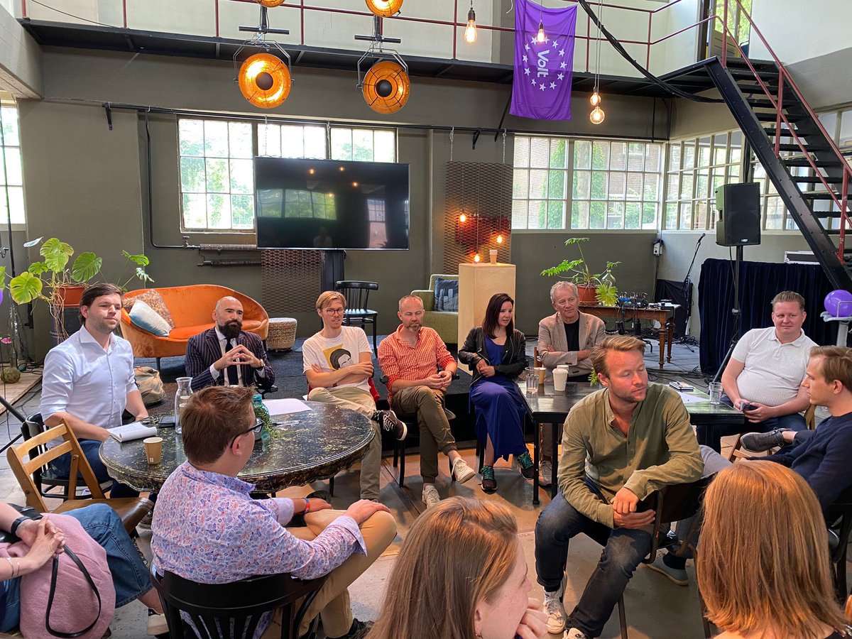 Vandaag is Festivolt! Er worden vandaag verschillende workshops gegeven. Zo ook over de gemeenteraad. <a href="/imane_elfilali/">Imane Elfilali, Fractievoorzitter & Raadslid Volt</a> nam een kijkje. #VOLT #Rotterdam #festival