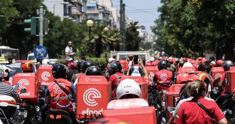 Kλιμακώνουν τις κινητοποιήσεις τους οι εργαζόμενοι στην #efood, ενάντια στην απροειδοποίητη αλλαγή της διαμόρφωσης των ωραρίων,  που επαναφέρει το εκβιαστικό δίλημμα «εργασία με το κομμάτι ή εξώθηση σε παραίτηση».

Το σωματείο εργαζομένων τους προκήρυξε 24ωρη απεργία για χθες.