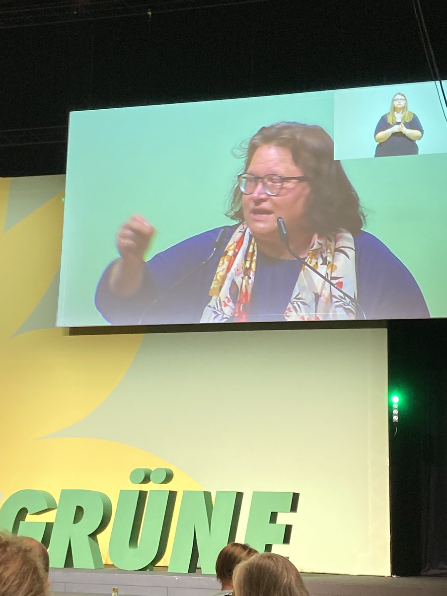 WirSindGruen's tweet photo. Eine flammende Rede von @JuleHi von den @GrueneSolingen brandet durch die #ldk22nrw 💚👏 https://t.co/kGhdoC9lEJ