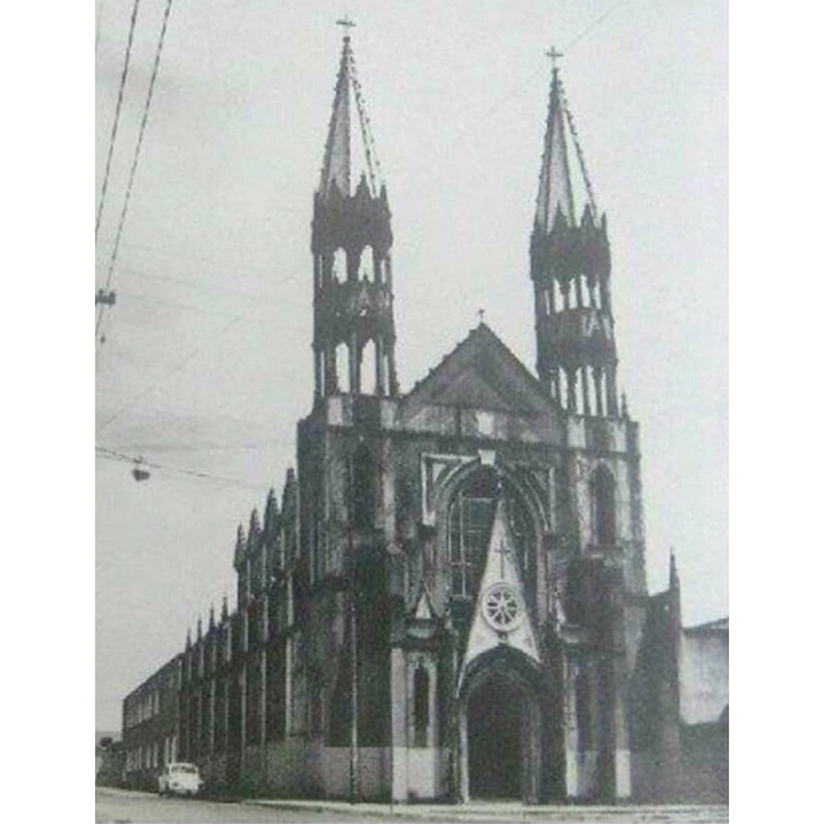AntanoValencia's tweet image. Iglesia del Sagrado Corazón de Jesús.
.
El 25 de junio de 1965, hace 57 años, Monseñor José Alí Lebrún Moratinos, IV Obispo de la Diócesis de #Valencia, bendijo y consagró el Santuario del Sagrado Corazón de Jesús, ubicado en la esquina de la avenida Urdaneta con la... (Hilo)