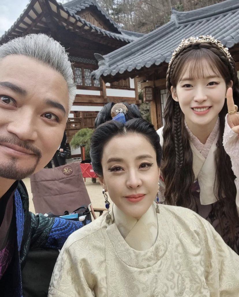 Jo jaeyun Instagram update with ARIN 💚

#아린 #ARIN