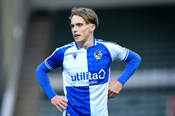 EFL__Centre's tweet photo. Bristol Rovers re-sign Luke McCormick from AFC Wimbledon on a permanent 3 year deal. #BRFC #AFCW #BristolRovers ⛽️ https://t.co/mXqxBdyeEx