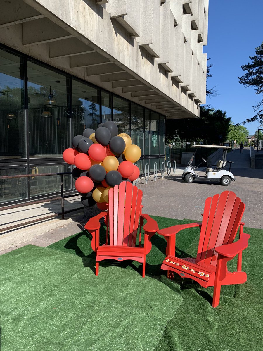 lisaw33's tweet photo. Welcome to #UofG #AlumniWeekend! Come visit me at the Alumni Lounge in @uglibrary for a cool pause and some swag from #UGAA and our friends at TD Insurance. https://t.co/d3PE5uULWx
