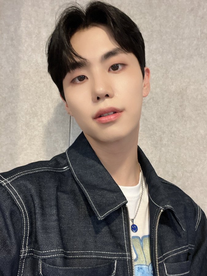 240622 ~ BLACKLEVEL Twitter Güncellemesi

#INTAE 

Uyuyor muydunuz Hayran kulübümüzün adının WEEBEE olduğunu biliyor muydunuz!!!!!

#BLACK_LEVEL #INTAE