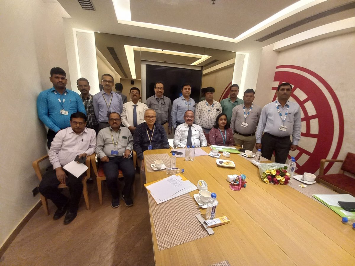Meeting held with LIC Zonal Manager Sri Shrawan Kumar Sir along with his State team headed by RM in the presence of CSC State Head Smt SwornaPrabha Singh Mam and team to insure each and every citizens in the State.

<a href="/CSCegov_/">CSCeGov</a> <a href="/dintya15/">dinesh tyagi Retd IAS</a> <a href="/ceo_csc/">CEO_CSC e-Governance</a> <a href="/SwornaprabhaSi1/">Swornaprabha Singh</a> <a href="/LICIndiaForever/">LIC India Forever</a>