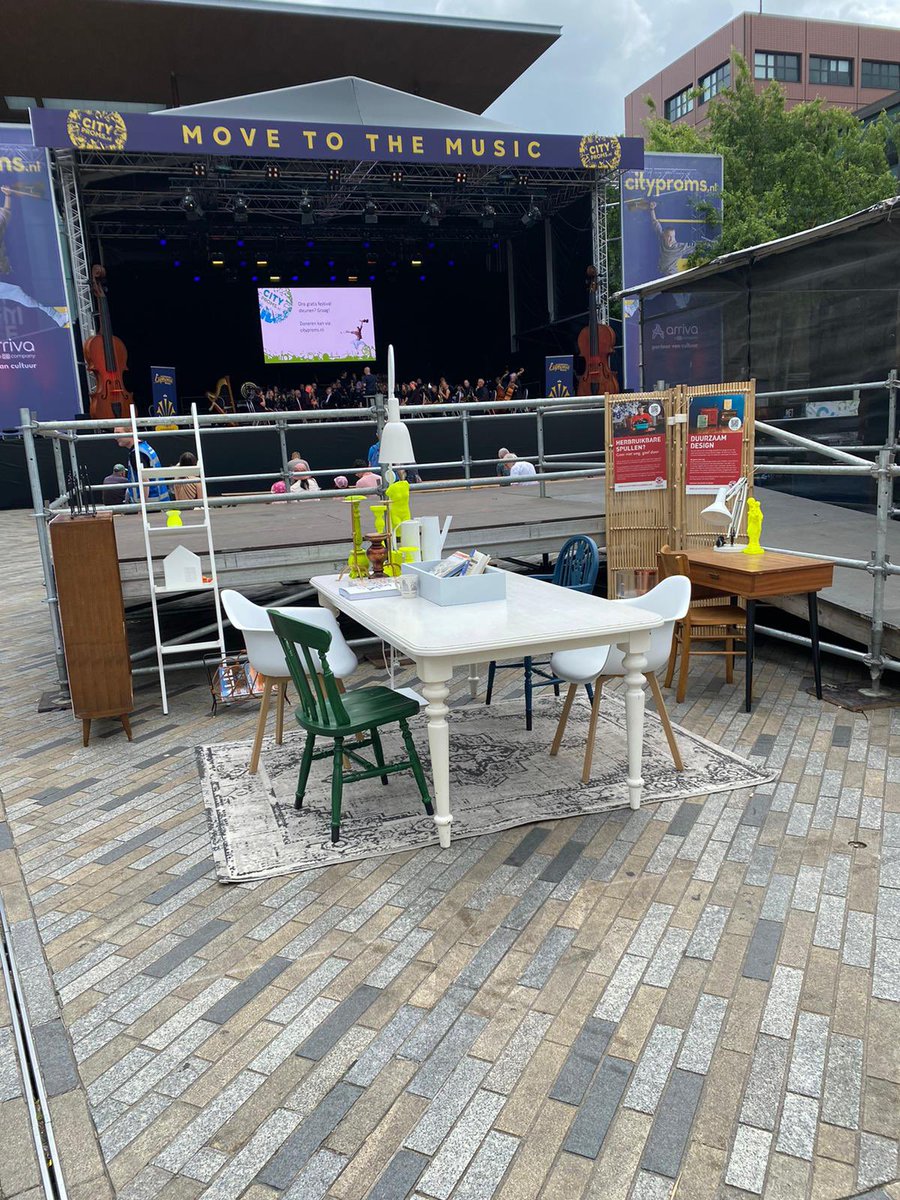 ♻️🎶 | <a href="/cityproms/">CityProms</a> gaat circulair! Neem bij het hoofdpodium plaats in één van de geupcyclede woonkamertjes van Estafette recyclewinkels en geniet van dit gratis muziekfestival in Leeuwarden! Samen met Estafette zijn wij circulair partner. 

#cityproms #circulairpartner