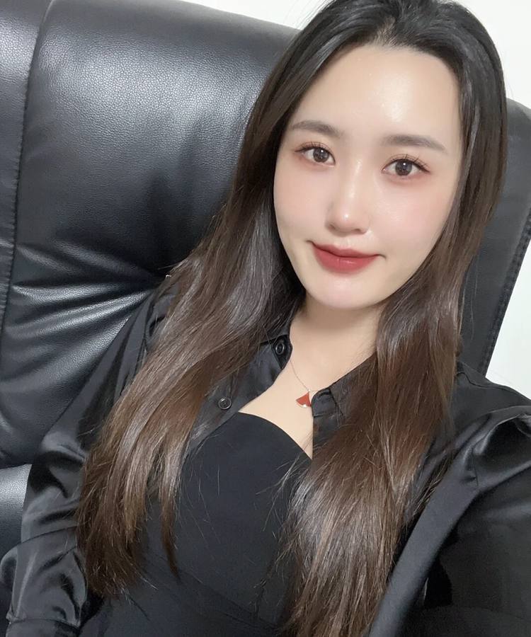 我们又不是很熟，所以你叫我美女就好啦☺️