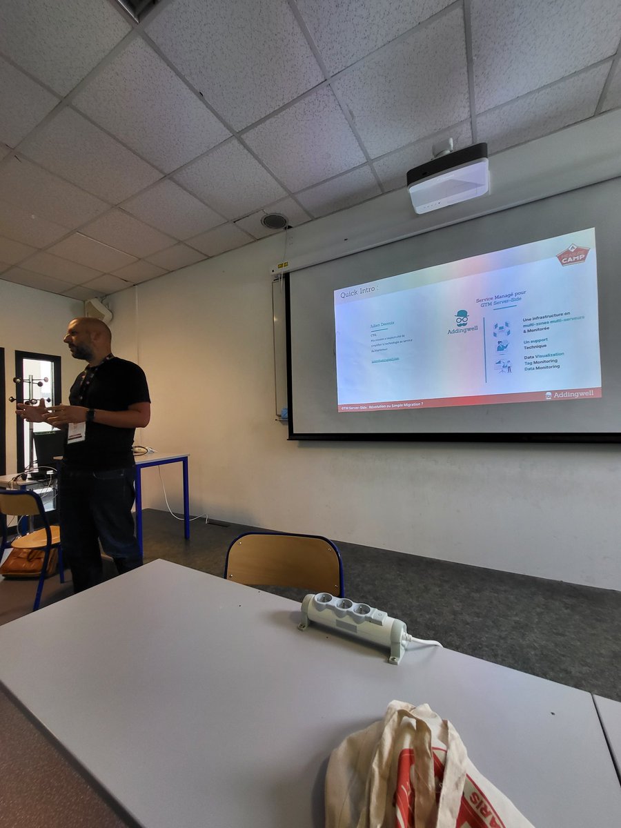 WebetVal's tweet photo. 5e conférence avec Medhi Oudjida sur les changements analytics et surtout les impacts sur Google Data Studio 😀
 #MCParis2022 #MeasureCamp https://t.co/rFTCny25yP https://t.co/GmHXUEimWJ