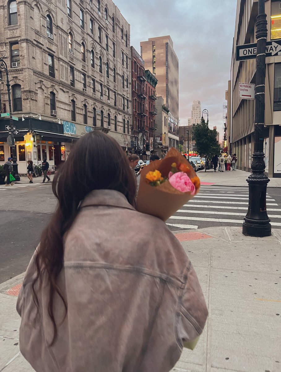 soyounleeart's tweet photo. I forgot to take many photos of amazing guests 🥲 but It was so lovely to meet you all!
#nyc #artehibition #koreannft #hashimotocontemporary #soyounlee https://t.co/c47p3Kxri0