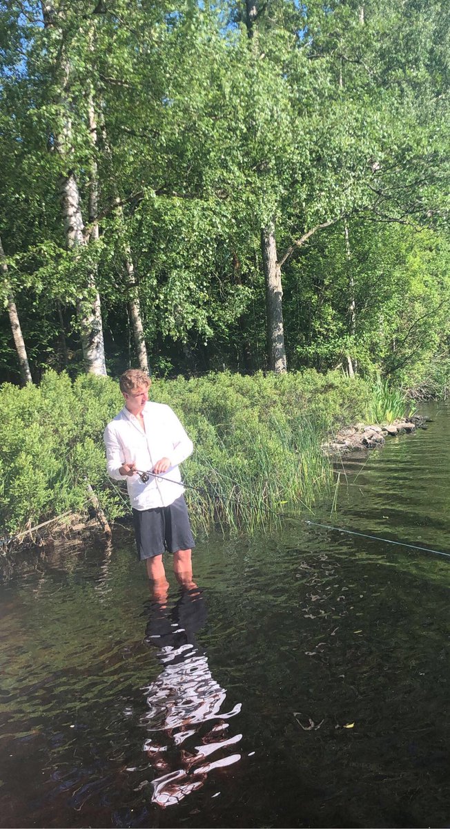 Tranington's tweet photo. Första gången jag ser @NoahKarlsson68 Fiska utan att få Napp #inteensetthugg #HanbrukarVevaindom #Svartzonker #Pimpla https://t.co/Mvdo8Ka6EO