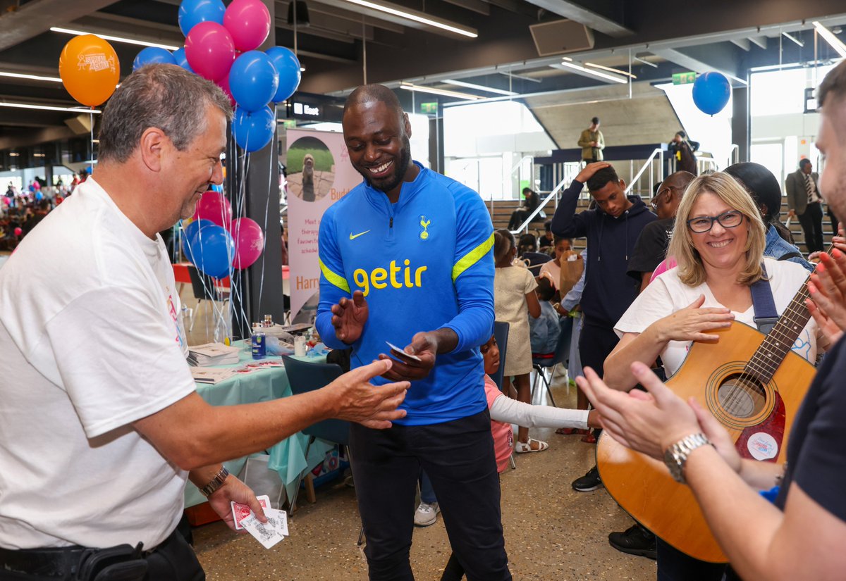 Earlier today Ledley King welcomed patients living with sickle cell disorder to <a href="/SpursStadium/">Tottenham Hotspur Stadium</a> for an event providing families from across the community with advice, support and health information

💙 @NorthMidNHS