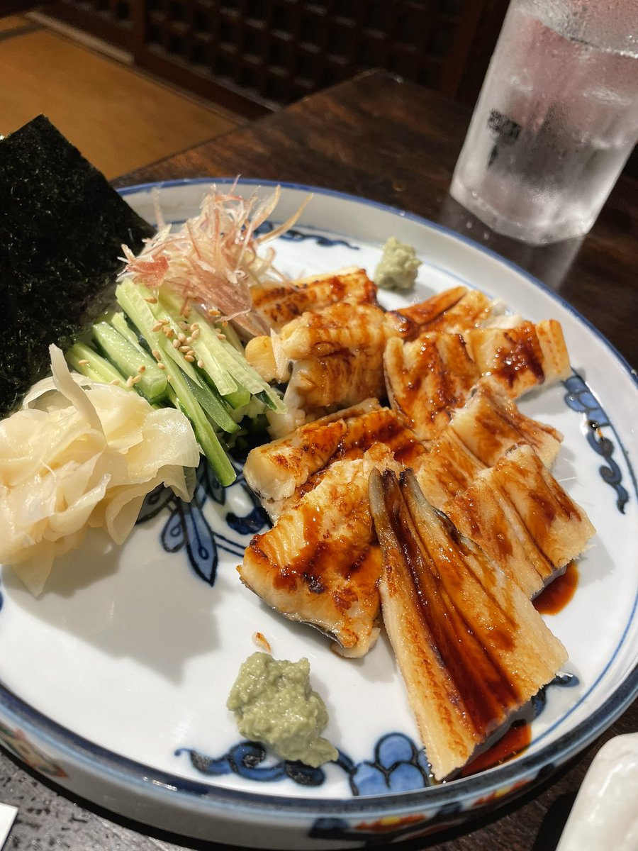 YGobaru's tweet photo. お仕事がんばったし、おすし。と、穴子。

#sushi #uohama #学芸大学 https://t.co/7LsC726zGH