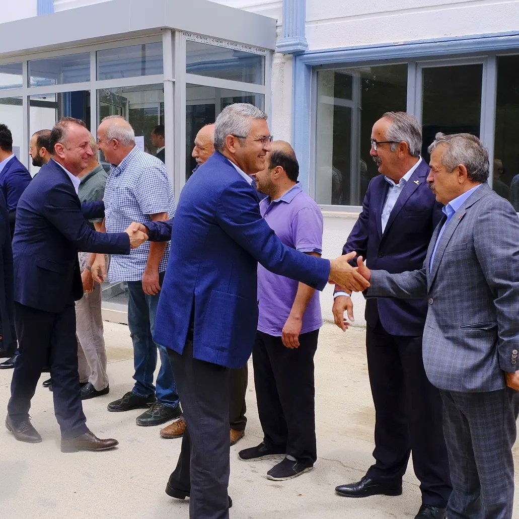 barisayhan57's tweet photo. Genel Başkan Yardımcımız Oğuz Kaan Salıcı’yı Belediyemizde ağırladık, günün anısına hediyelerimizi takdim ettik. Nazik ziyaretleri için kendilerine teşekkür ediyorum. https://t.co/WLClxsY90D