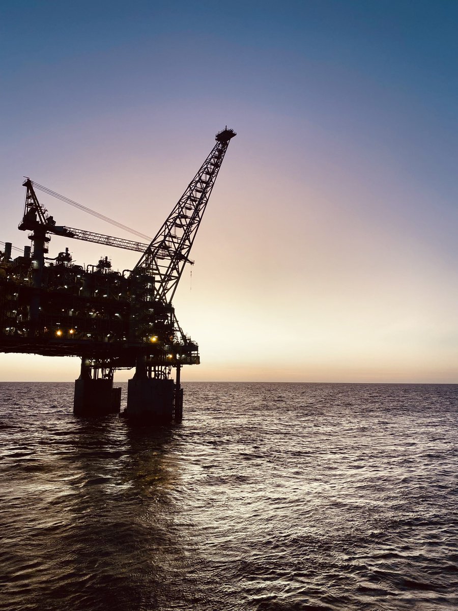 JackMazou's tweet photo. Offshore view 🌊

#offshore #rigwork #oilandgas #fifo #sunset #sunsets https://t.co/0FfRixmnyE