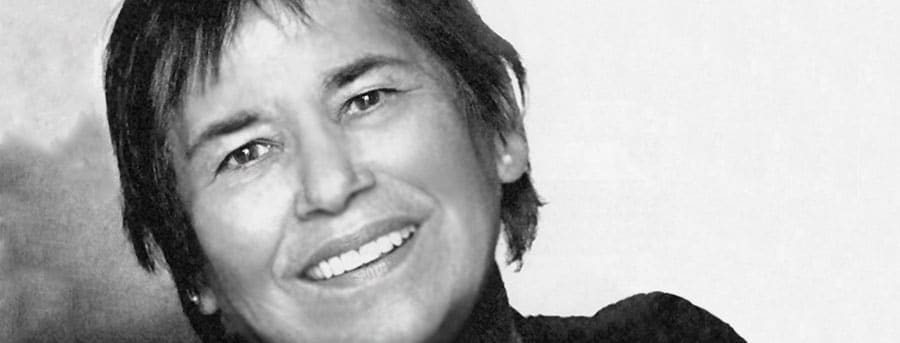 Un tesoro de las Ciencias Sociales y las Humanidades ha partido... Profesora #VictoriaCastro, que su  viaje a la eternidad la reuna con el amor absoluto...