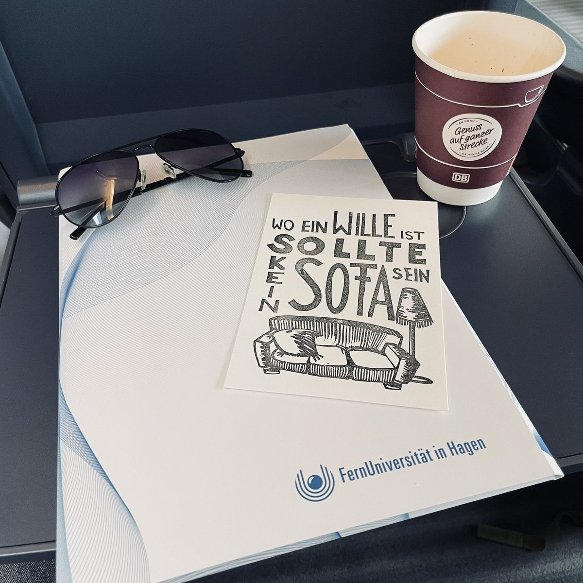 Das war eine großartige Tagung! Herzlichen Dank an das Orga-Team 🙏#Arsmetabolica <a href="/fernunihagen/">FernUniversität</a> Jetzt auf dem Weg nach Hause mit der passenden, und selbst gedruckten, Botschaft aus dem Museum für Druckkunst Leipzig @MfD_Leipzig