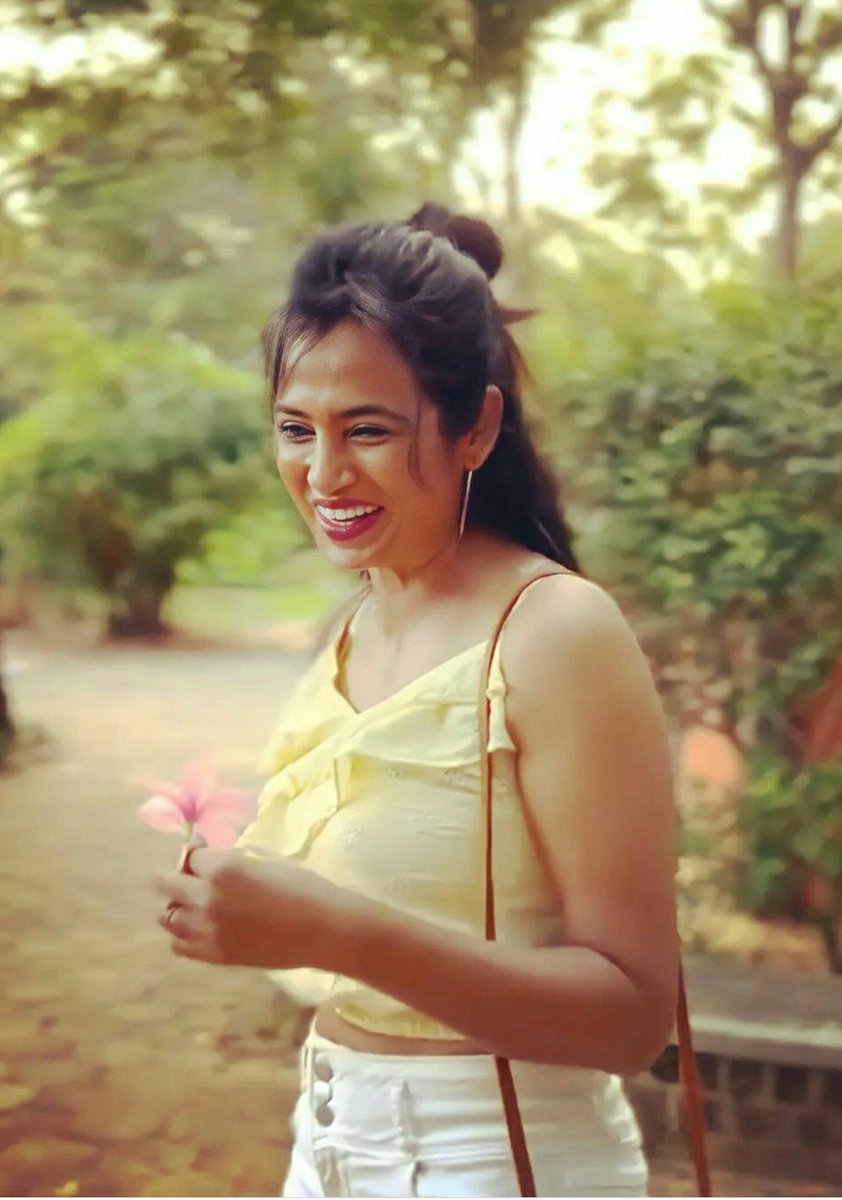 mdcinemax's tweet photo. Cute Smile @iamramyapandian 😊
#RamyaPandian #mdcinema https://t.co/w0uosKxG3X