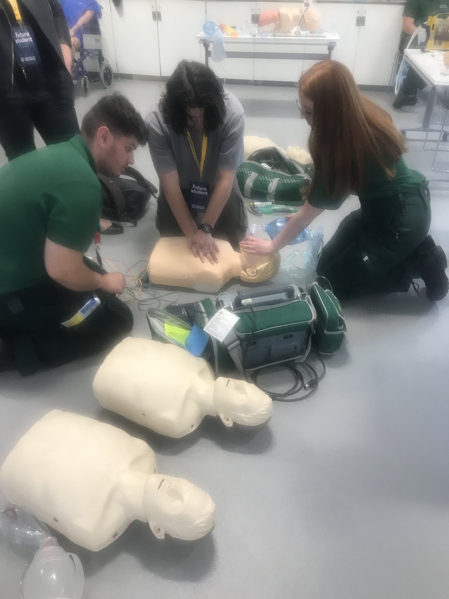 GreEduHealth's tweet photo. Visitors at our Open day taking part in the Clinical Skills demo's #GreOpenDay #paramedics #nurses #UCAS #applynow https://t.co/T7ZCHPtXoj