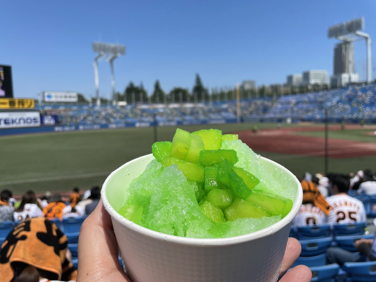 noteme50's tweet photo. 暑かった〜！

今日は、ヤクルト✖️巨人戦を見に行ってました😊

荒れた試合で面白かったよ。
試合後は、神宮のグランドにも入れました😍💕 https://t.co/KPlu3EyfM4