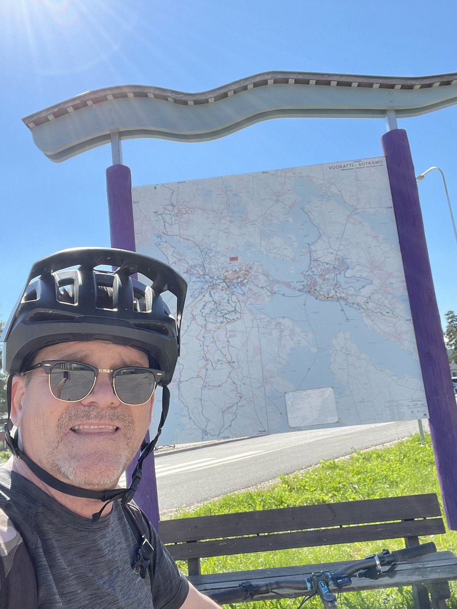 Juhannus Kainuun upeissa maisemissa… kesä näyttää parhaita puoliaan… kohta lomalle tankkaamaan lisää virtaa kesästä ja auringosta… niin ja tietysti järjestämään kotia Kainuuseen