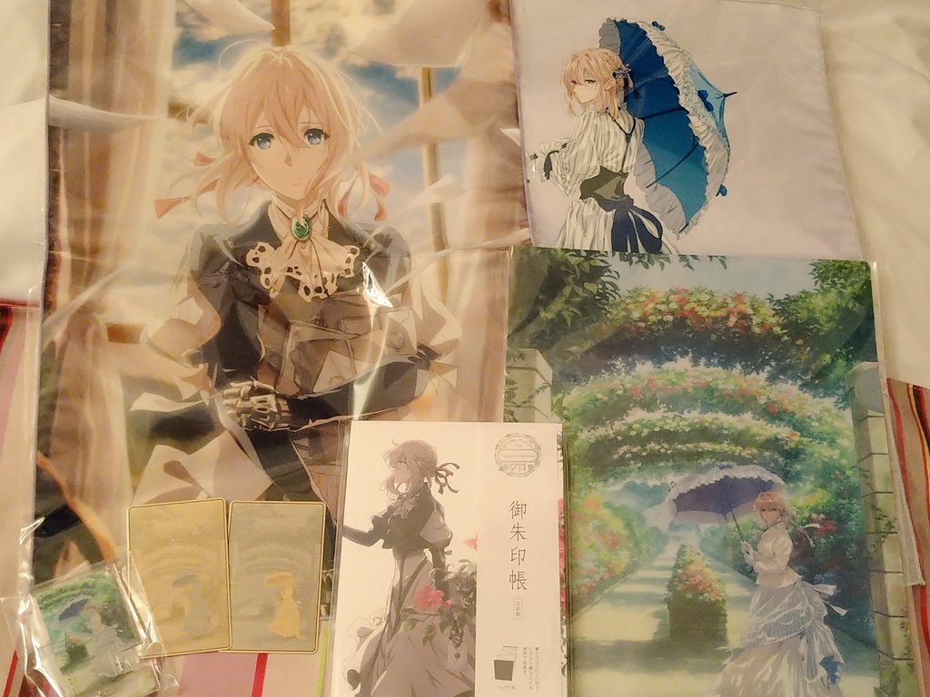 plumeria_kei's tweet photo. ヴァイオレット・エヴァーガーデンのグッズとぴありのイヤリング♡
ぴありはやっと店舗に行けた✨
めちゃめちゃ繊細なデザインがスゴく好き♡写真の『乙姫』と『夜顔』に一目惚れした(՞ . .՞)♡夜顔は後日お家に届くから楽しみ🍀
#清水坂ガラス館
#PIARI
#ガーデンミュージアム比叡 https://t.co/mW5EyfUXgN