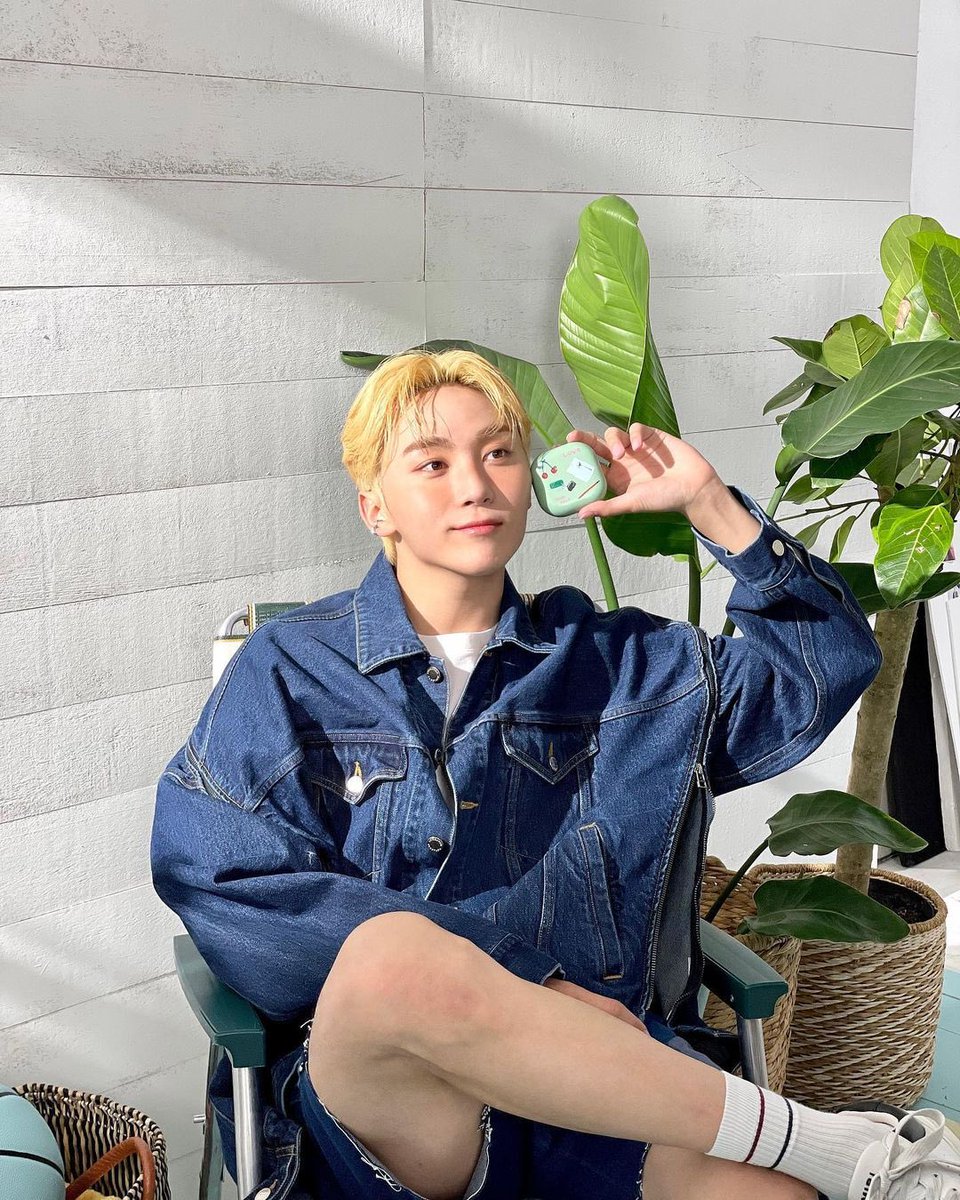 he looks.    insanely good
