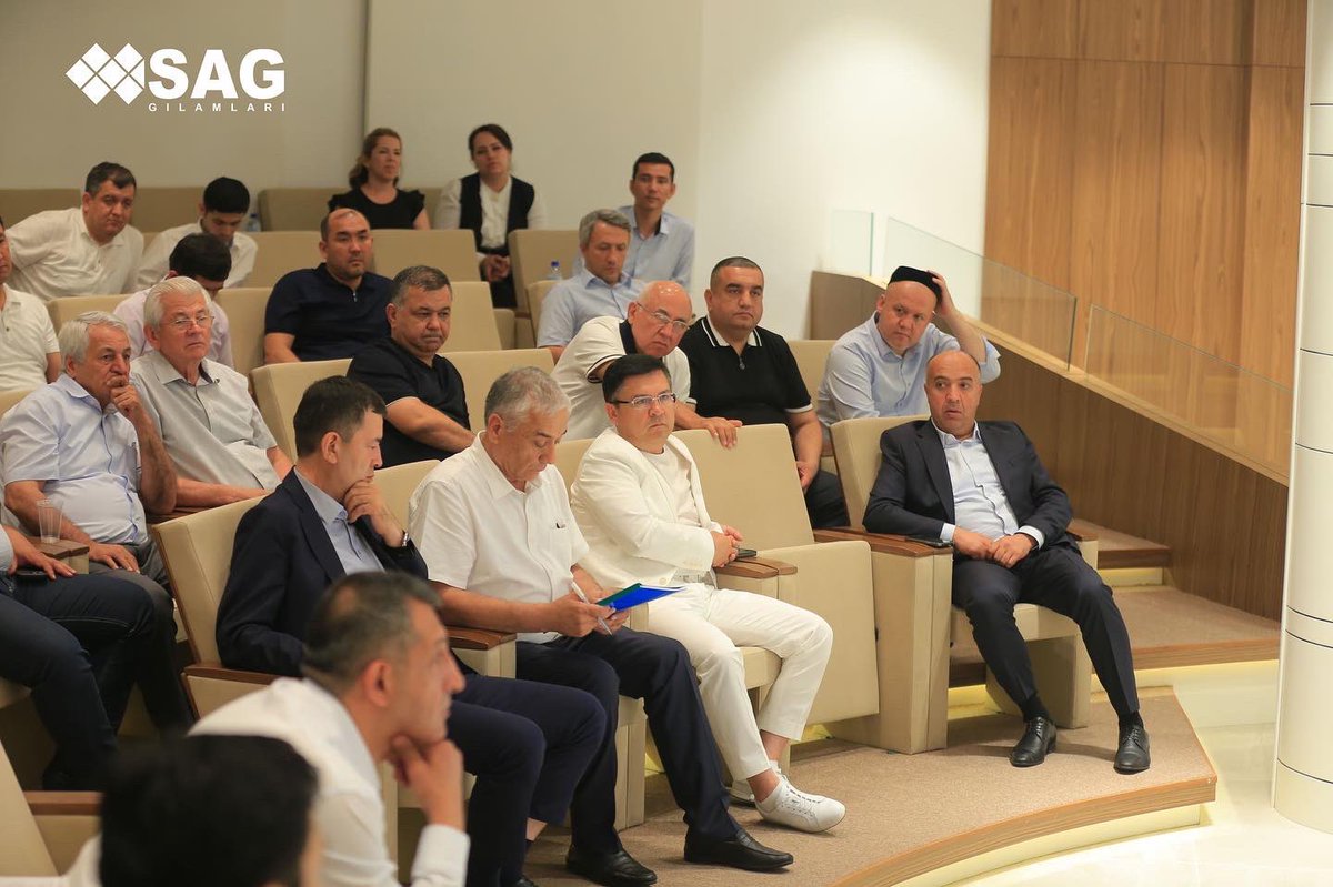 Mehmonlarga SAG kompaniyasining yangi nodir gilam kolleksiyalari namoyish etildi. 

🤝Tashrif davomida tadbirkorlar yangi loyihalar hamda manfaatli tashabbuslar haqida bilim va tajriba almashishdi.