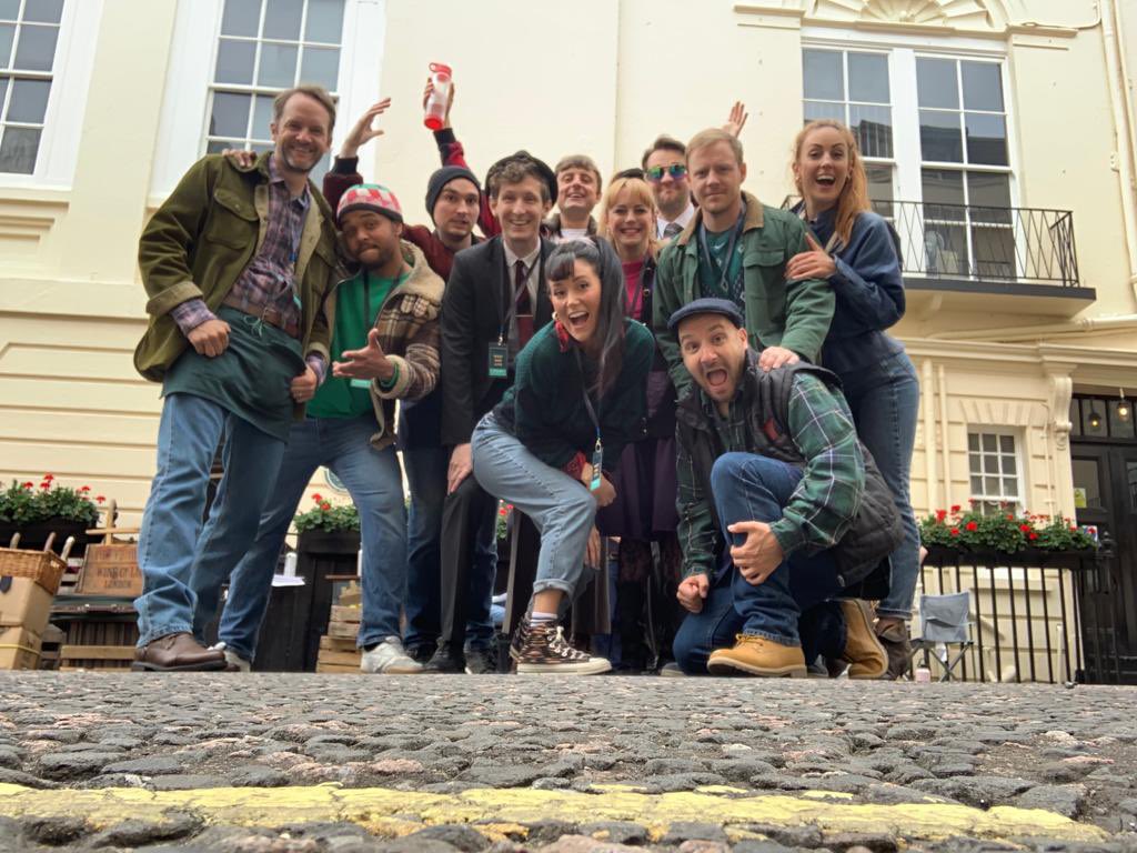 LisaBridge123's tweet image. Sharon just checking out the crowds at @WestEndLIVE - Cushty!!!!!!