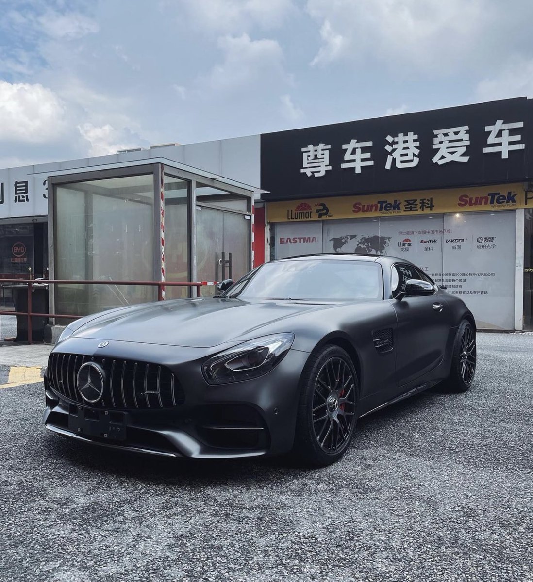 busyasfxck's tweet photo. Yo, to my chinese NFT fam! I am leaving China soon (this summer). I won’t need this car anymore. I am willing to trade it with 15 floors or 2 grails @AzukiOfficial #Azuki. I prefer trading it for NFTs because I wouldn’t be able to move $CNY easily. Dm me for specs, low mileage. https://t.co/vUzR8vyeQd