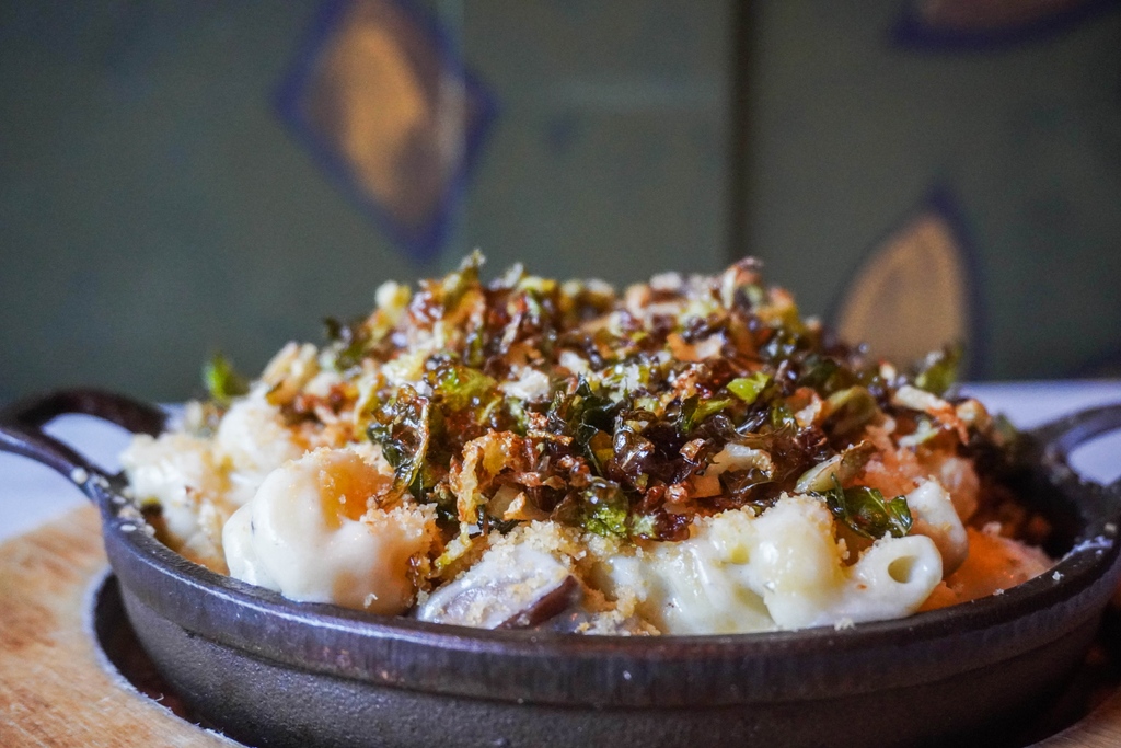 MAC on White Cheddar Cavatappi for brunch &amp; you'll never look back. Wash it down with bottomless bloodys/mimosas, 10am-3pm! 🧀✨