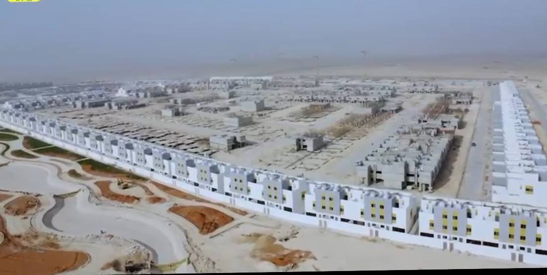 شكراً لمن صور بطائرة الدراون ووضح للملاك وللمسؤول وللشركة عن حجم العمل الواضح في الاطراف وداخل الحي مازالت قواعد هذي الصورة لابد لمعالي الوزير يطلع عليها 👍🏻

@MurciaSaudi <a href="/Mohammad_Albuty/">محمد البطي</a> <a href="/majedhogail/">ماجد الحقيل</a> <a href="/SaudiNHC/">NHC</a> @wafi__sa