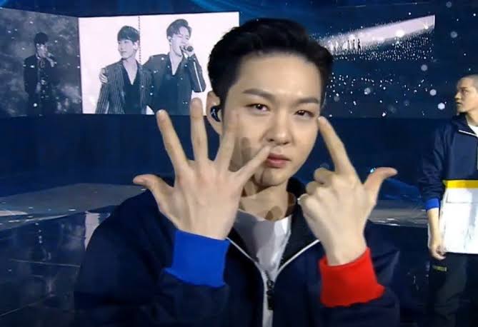 cheonsayook7's tweet photo. ~It was a gesture made with the intention of “Let us all not forget the us from that time, I will engrave that in my heart forever.” -lee changsub

"WE SHOULD NEVER FORGET"

#Ilsub #BTOB #BTOB4EVER7 https://t.co/mDZKGO6XGZ