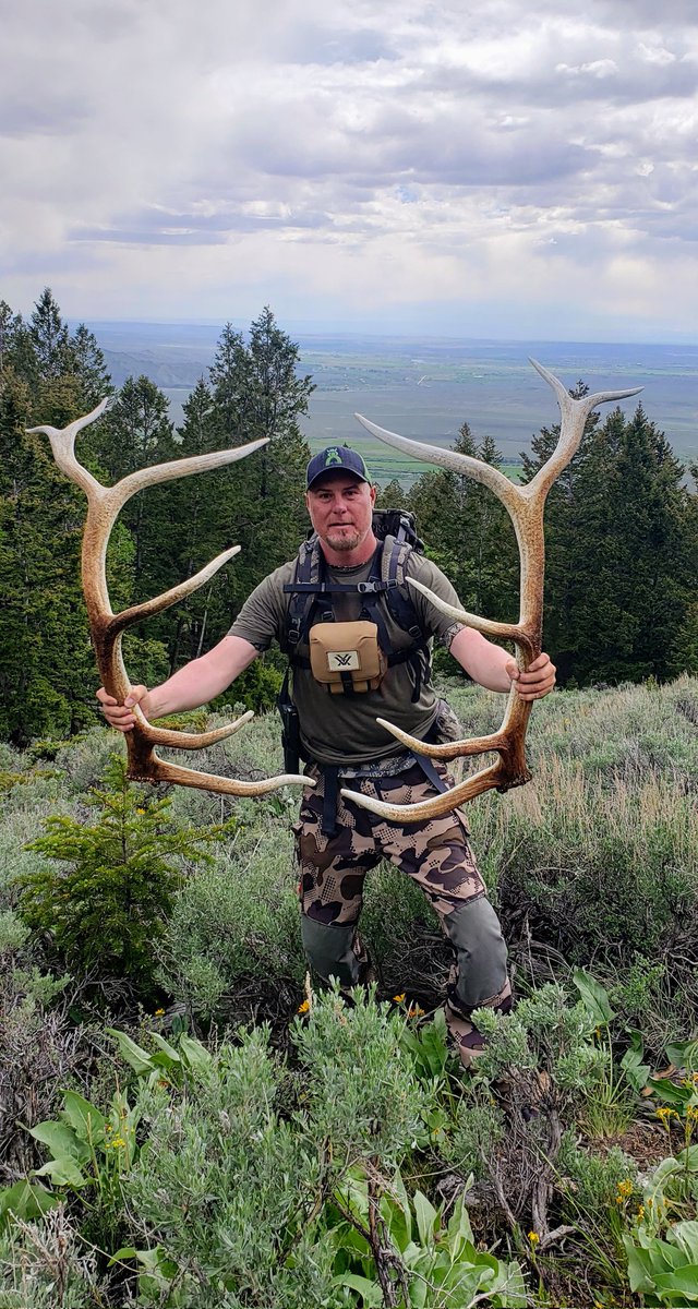 At 9000ft and 5 miles in filming elk and I stumbled across a giant set laying 5 yards from each other. #shedhunting #publicland #masculinity #outdoors #outdoorsman #wildplaces #elk