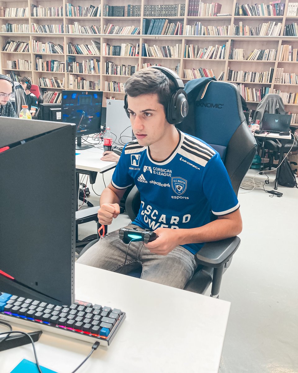 SCBastiaEsports's tweet image. #RocketLeague 

L&apos;équipe de @RlWhou termine TOP 4️⃣ de la @Rule1Tours 🏆

Un grand bravo pour leur performance 👏

Un grand merci à nos partenaires :
@sgsobjectifcode, @aircorsica, @nicecactusFR, @OscaroPower et @Fnac Furiani

#SCBESPORTS 🔵⚪️