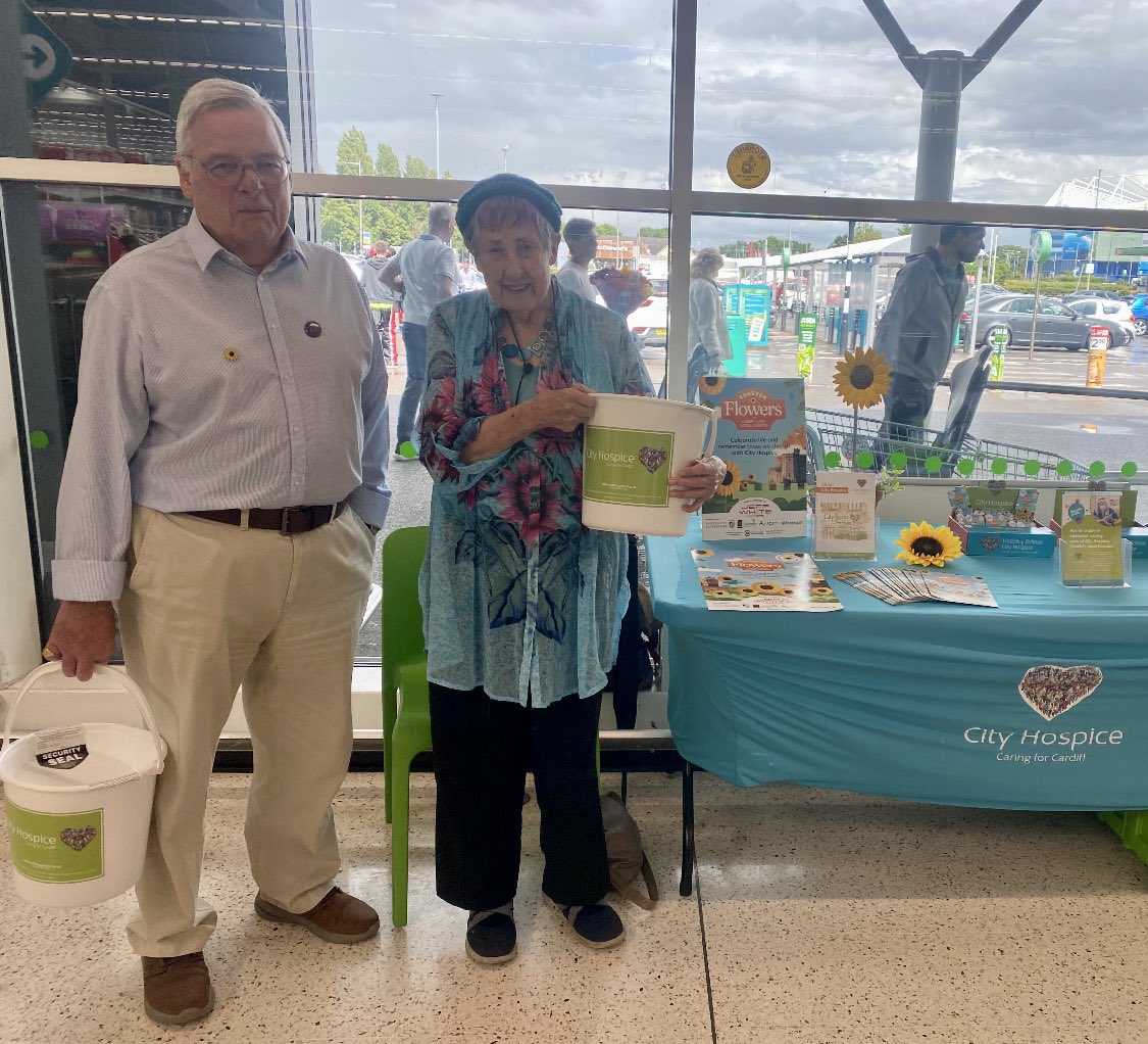 CityHospice's tweet photo. So great to be back in the community with our bucket collections and promoting Forever Flowers! 🌻 Thank you to Asda Leckwith for having us today 💚 Get your limited edition sunflower at https://t.co/zIwzM8Gol5 https://t.co/BqTy1zqiTd