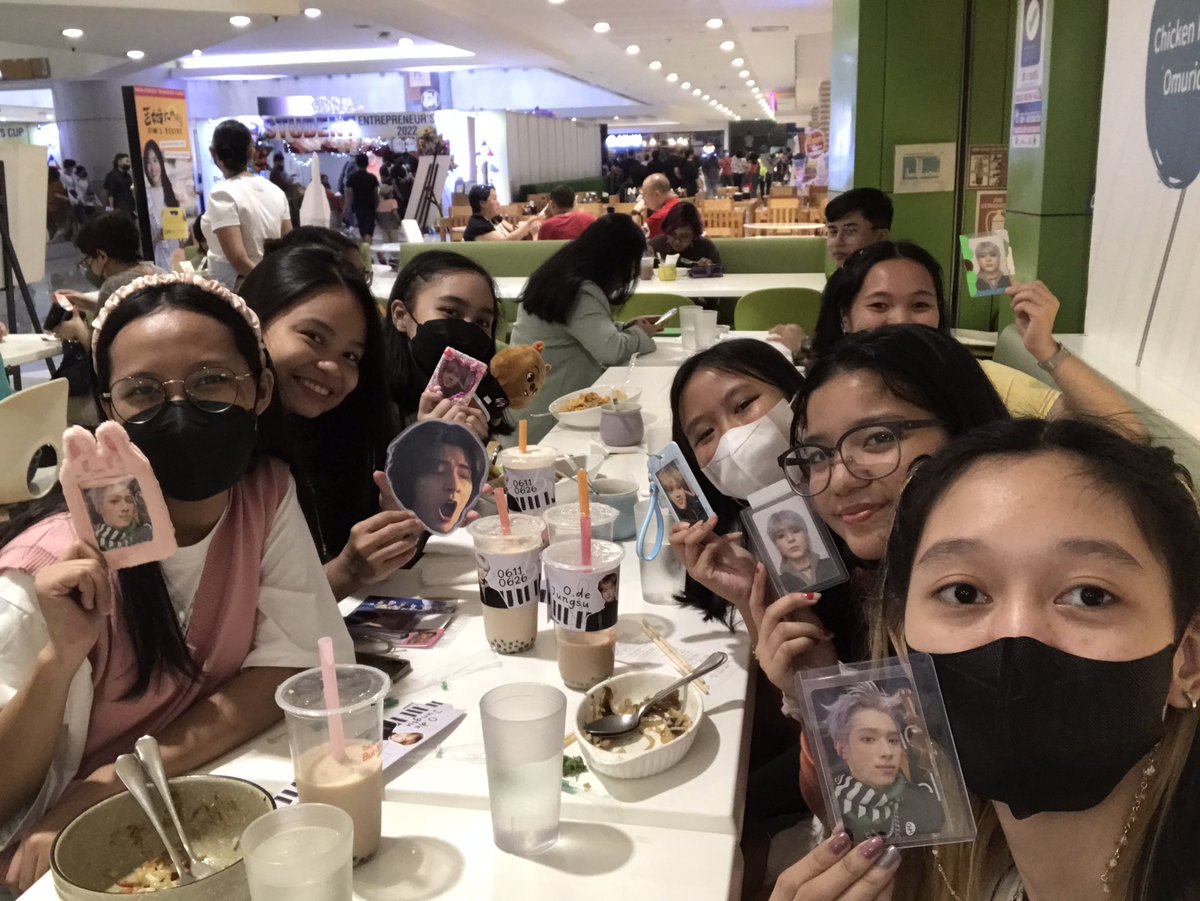 annieeeeeyo's tweet photo. a massive thanks sa lahat ng sumuporta, umattend at nakigulo samin 🥺 i enjoyed my first organized cse. sana napasaya namin kayo 🥺 #flatnotesforodesu https://t.co/dUveevy4xt