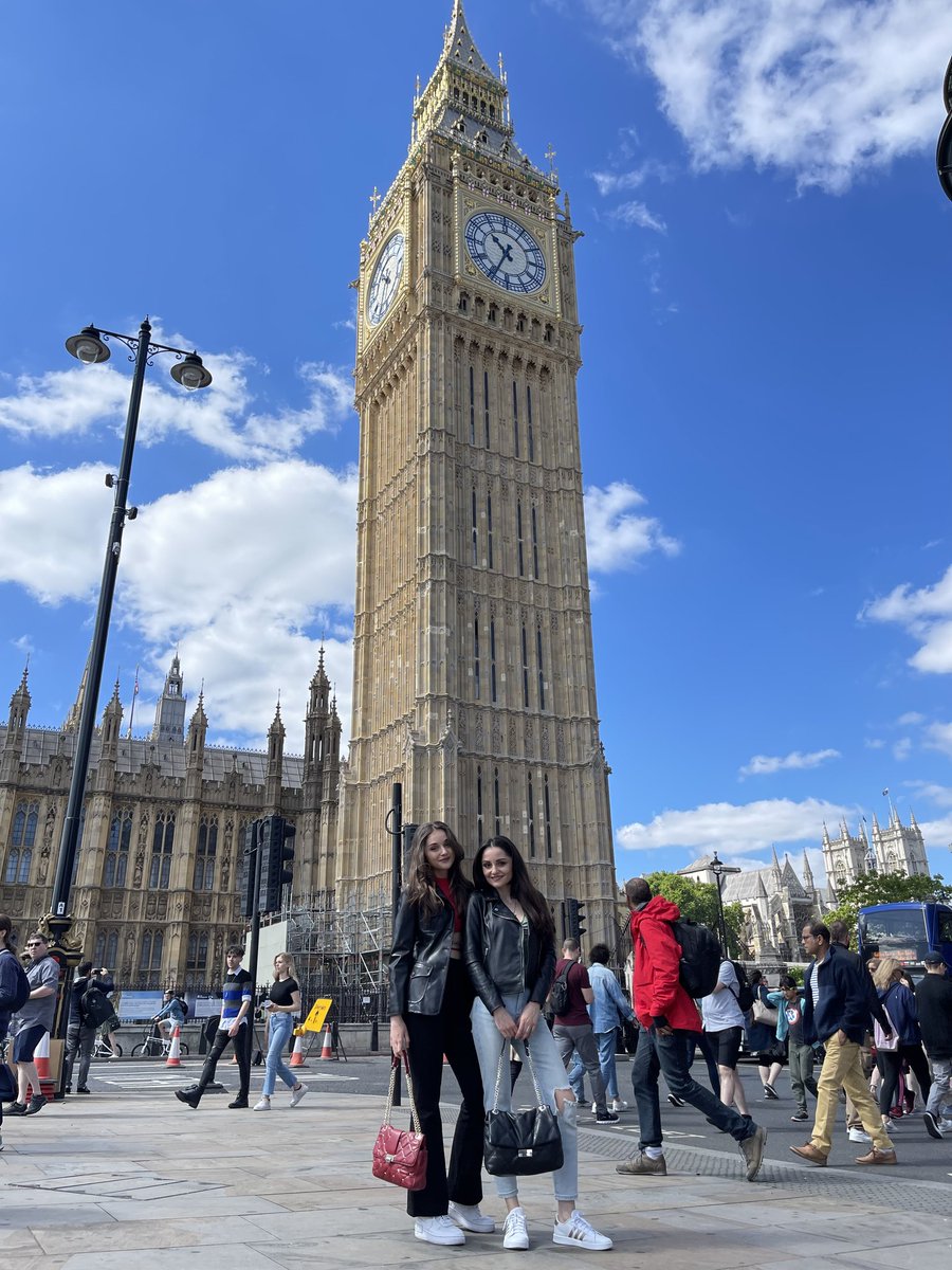 CrisCobuscean's tweet photo. 🏙😍 Big City Life 🇬🇧🌤 
#BigBen #londonbaby #citylife https://t.co/Wl4EFSOzth