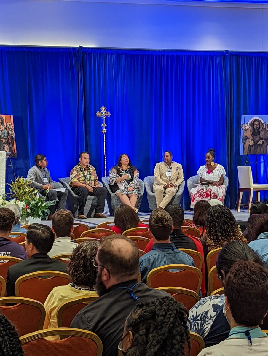 CathApostleCtr's tweet photo. Accompaniment can be organic through group chats, virtual meetings, and one on one conversations. However, we all need to accompany each other as followers of Christ. #journeyingtogether #christisalive @USCulturalDiver https://t.co/Jw65W2alha