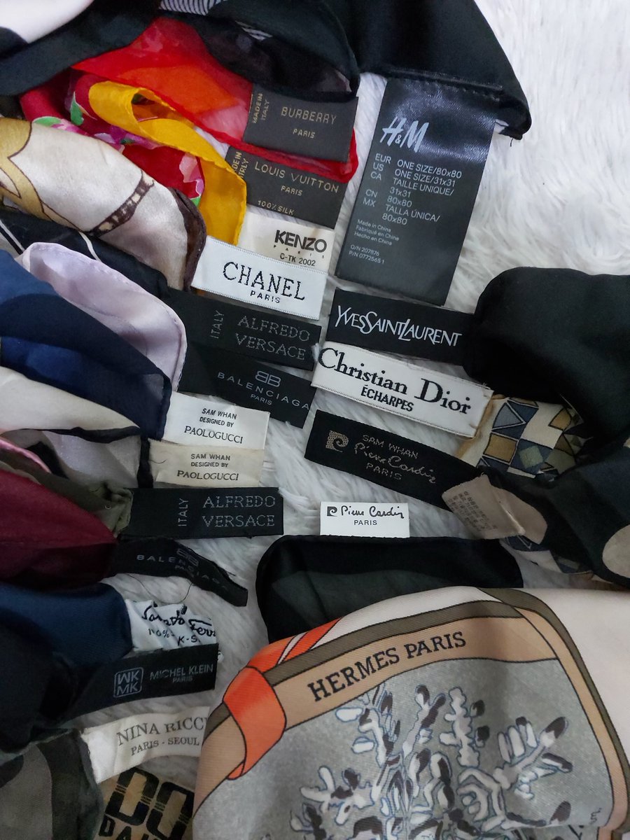 vittawata's tweet photo. Lebaran kmrn beli BS krn penasaran dg hijab buttonscarves, eh trnyata gk cocok di ak, akhirnya dijual lg. Sbnrnya yg bikin gk cocok sih gk kuat di kantong wkwk. Yaudin hunting brand luar aja deh buat scarf / hijab 🥰 https://t.co/24e8APgmsa