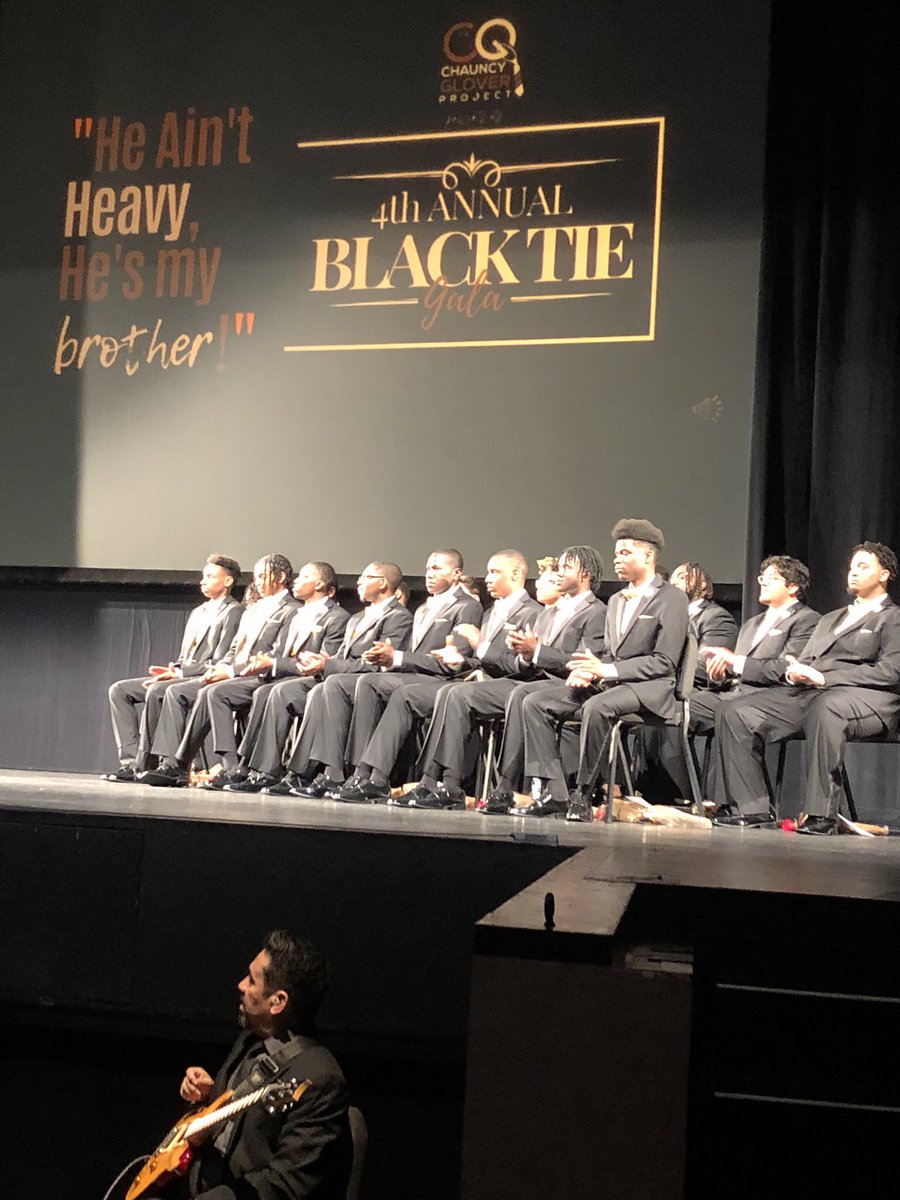 veronicamp8's tweet photo. About last night ! The Chauncey Glover Project Gala was wonderful. Honoring young men of color. Young men from @FortBendISD @KleinISD @HISD @PearlandISD @KIPP @AldineISD sharing their story. Not a dry eye in the place.Keep mentoring our young men in to greatness👏🏽👏🏽🙌🏾🙌🏾 https://t.co/I7hr11HzOx