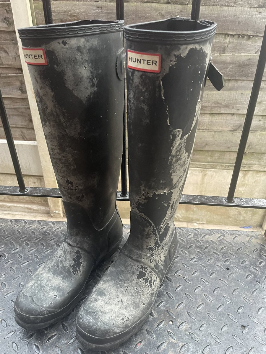 Ericameagher's tweet photo. Worn only on soggy days on the school run, carefully looked after, and now my @HunterBoots are inexplicably peeling. The whole surface is lifting off. I don’t like to be an old boot about this, but for £125 I didn’t expect to be hanging up these up yet 😢 https://t.co/Ph1iRW9fOj