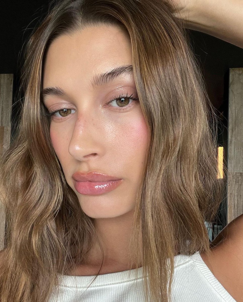 haileybstyle's tweet photo. hailey bieber!! https://t.co/GtTPNdBjYp