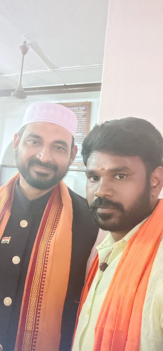 AnandLithesh's tweet image. பாரதிய ஜனதா கட்சியின் ஓபிசி அணி மாநில பொது செயலாளர் திரு. சூர்யா சிவா அவர்கள் மீது பொய் வழக்கு போட்ட விடியா அரசு திமுக வை கண்டித்து  இன்று திருச்சியில் நடைபெற்ற மாபெரும் போராட்டத்தில் கலந்து கொண்டு கைது செய்யப்பட்டு மண்டபத்தில் அடைக்கப்பட்டாம் ...
💪💪
எதற்கும் அஞ்சோம் 💪💪