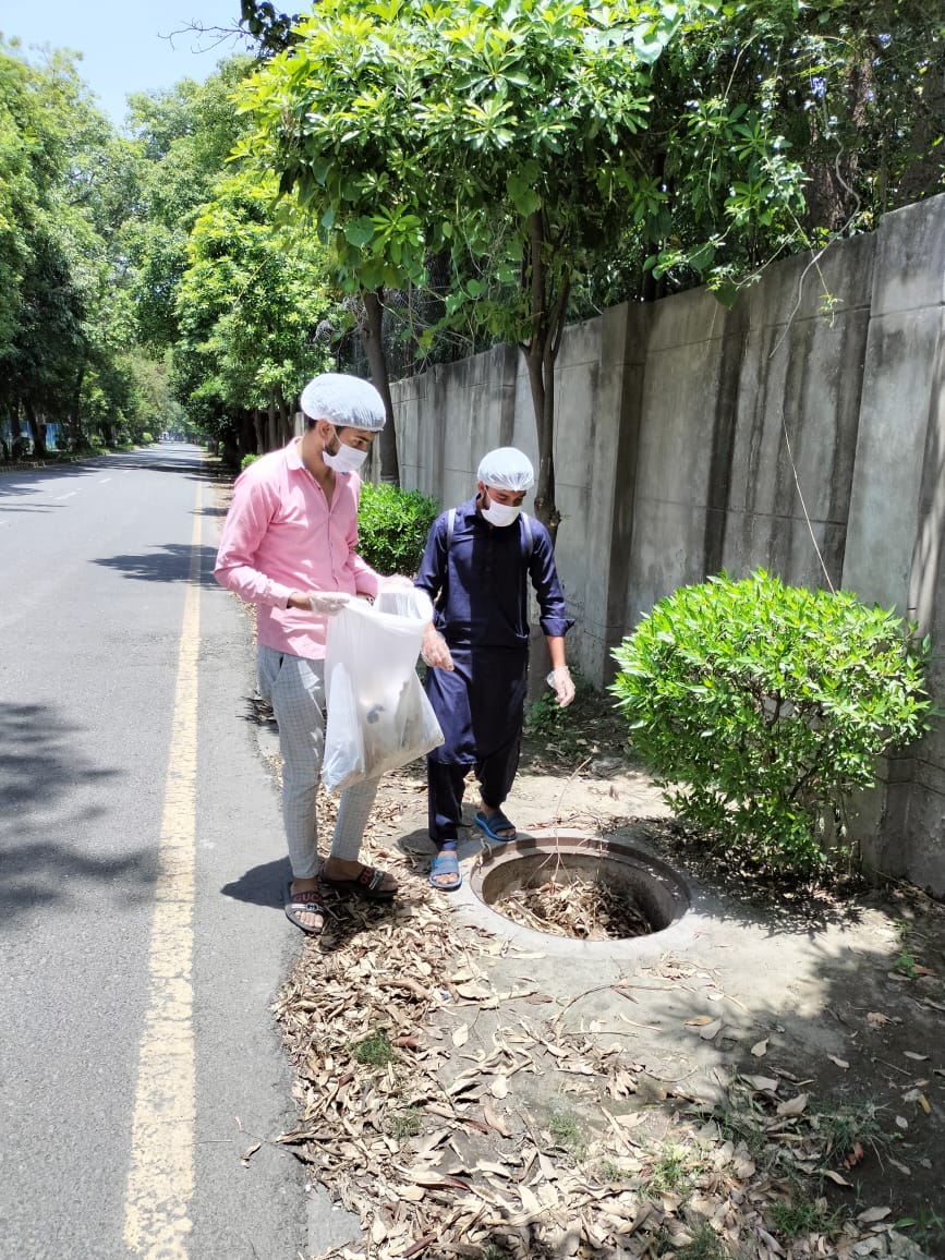 HumanitariansWe's tweet photo. Your positive feedback really boosts our confidenceand  passion for these types of activities
#keepupyoursupport 
ایک قدم انسانیت کے لیے ۔ https://t.co/Rh72ZgJba5