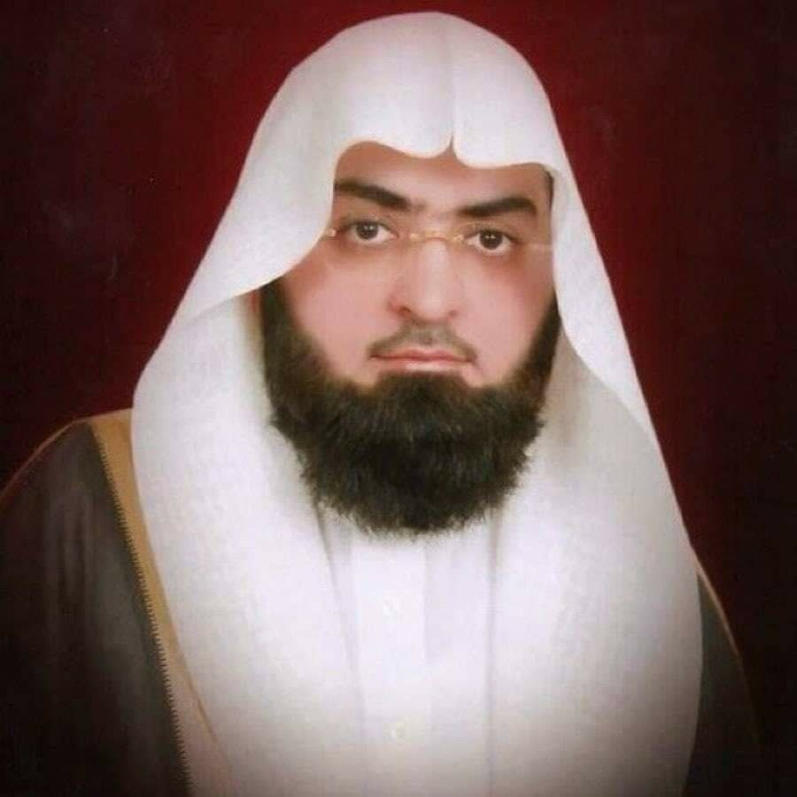 منذ قليل انتقل إلى رحمة الله تعالى فضيلة الشيخ القارئ "محمود خليل" القارئ أمام المسجد النبوي المكلف وأمام جامع القبلتين.