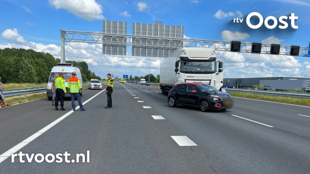 rtvoost's tweet photo. A1 tussen Bathmen en Deventer dicht door ongeluk https://t.co/B90BI4G7Fa #rtvoost https://t.co/bErMkrsY5N