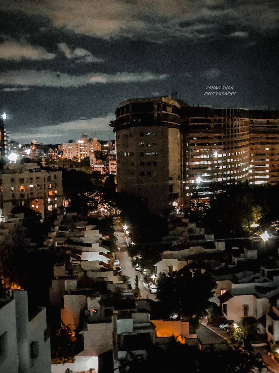 Let the city lights guide you home...🌆✨
.
.
.
Location : Pune
.
.
.
Gears : OnePlus 6t
.
.
.
@PuneTimesOnline @Pune @beingpunekar1 @punekar
#punekars #punediaries #puneblogger #pune #punecity #punenightlife #cityoflights #nightscape #nightscapephotography