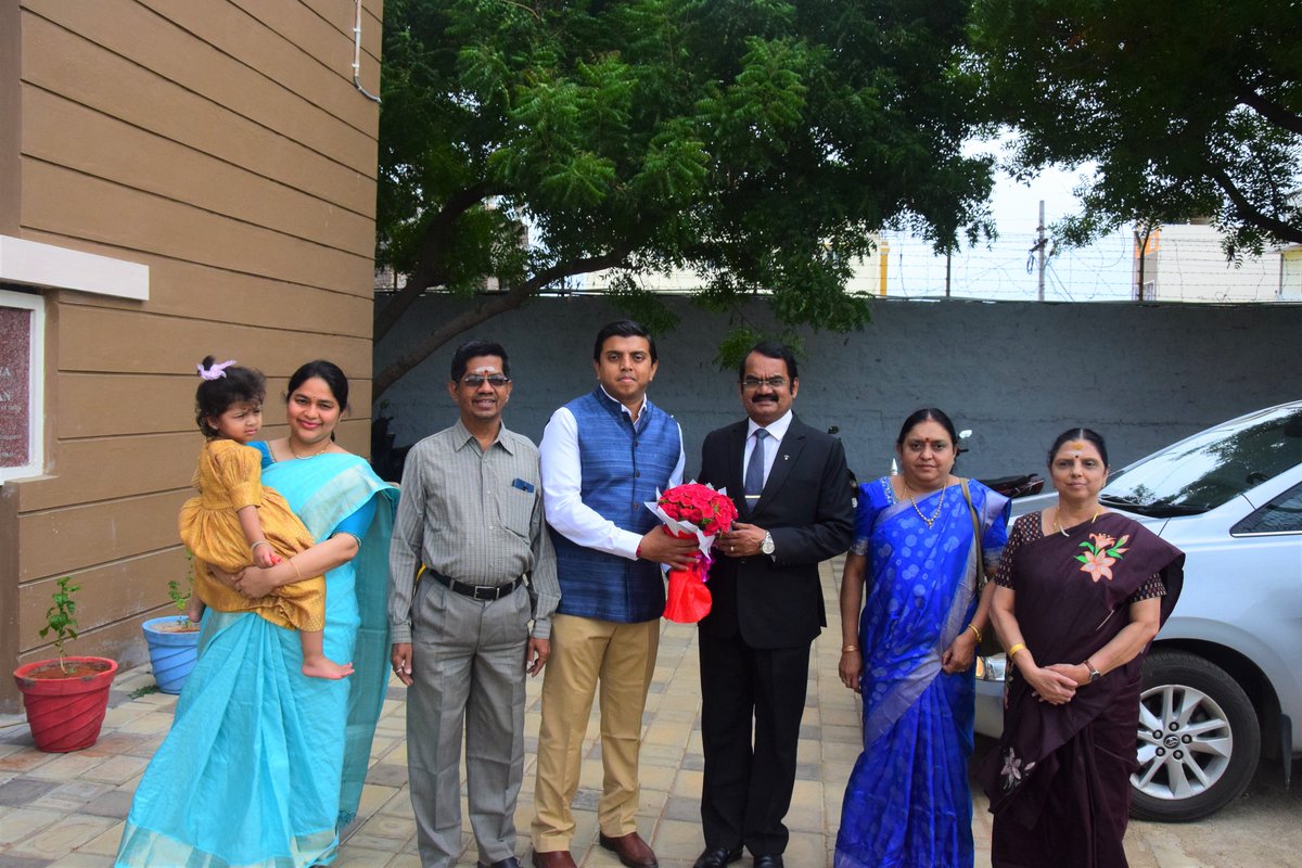CONTACTSV1's tweet image. &quot;Yes. We made it.&quot;
A futuristic Robotics &amp;amp; STEM Studio was successfully inaugurated by our chief guest, &apos;Moon Man of India&apos; Padma Shri Dr. Mylswamy Annadurai, Indian scientist in our campus on 25.06. 2022. 
#robotics #STEMStudio #motivationalspeaker #santhanamvidhyalayacbse