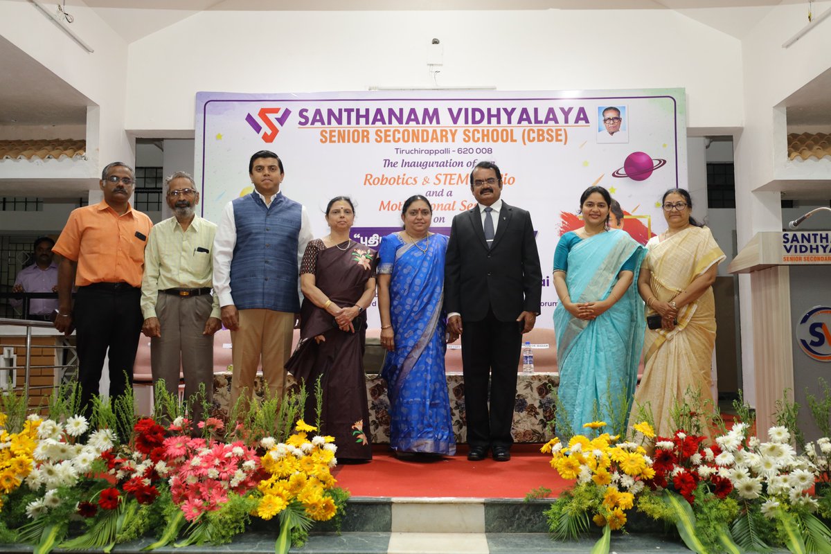 CONTACTSV1's tweet image. &quot;Yes. We made it.&quot;
A futuristic Robotics &amp;amp; STEM Studio was successfully inaugurated by our chief guest, &apos;Moon Man of India&apos; Padma Shri Dr. Mylswamy Annadurai, Indian scientist in our campus on 25.06. 2022. 
#robotics #STEMStudio #motivationalspeaker #santhanamvidhyalayacbse
