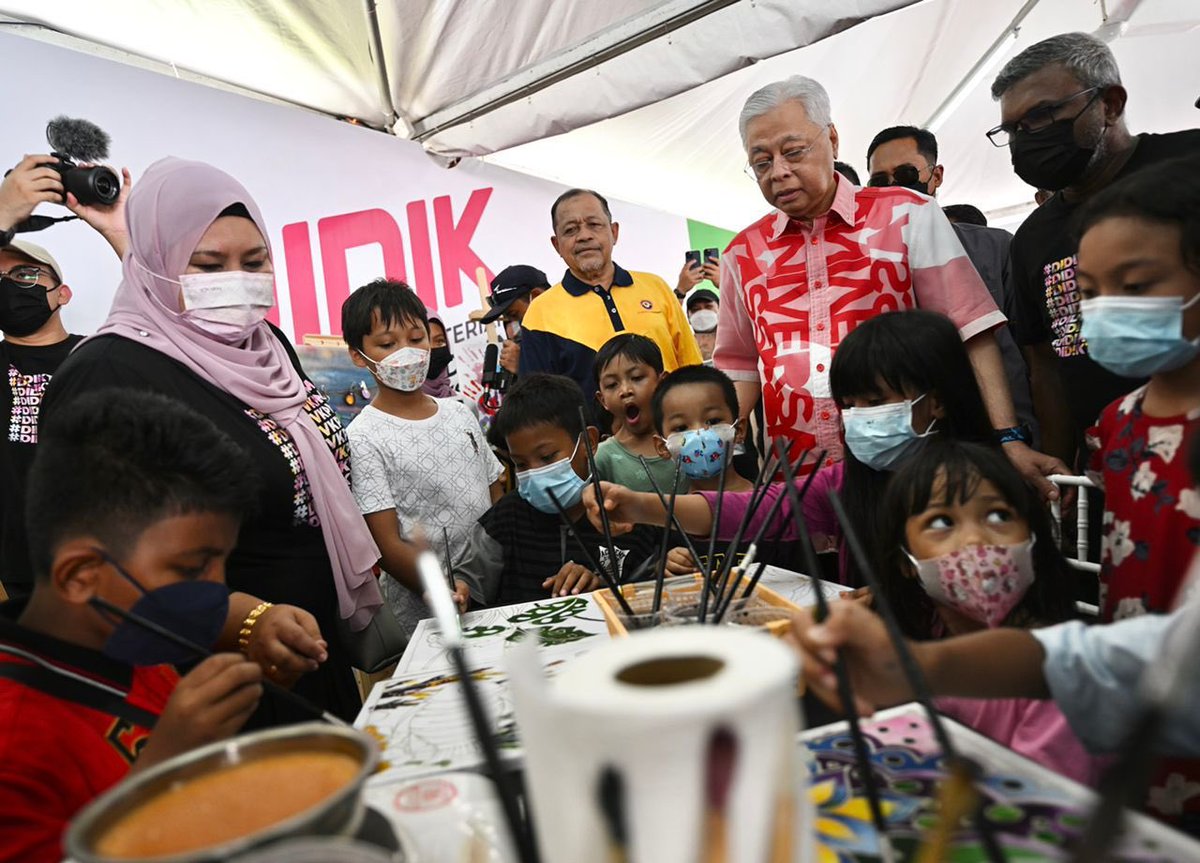 IsmailSabri60's tweet photo. "Erti sebenar kebersamaan. Terima kasih, Keluarga Malaysia." https://t.co/j5PgjtpxG0
